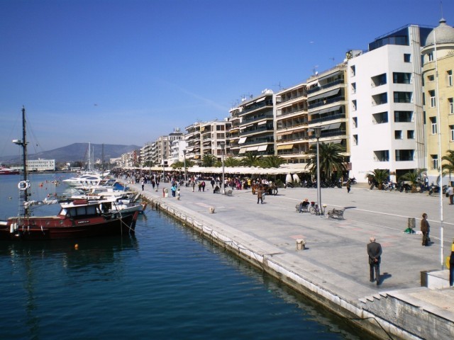 Μετά τη Θεσσαλονίκη, κλείνει και η παραλία του Βόλου για τον κοροναϊό