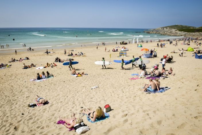 Σχέδιο Κομισιόν για «ανοικτές παραλίες» το καλοκαίρι