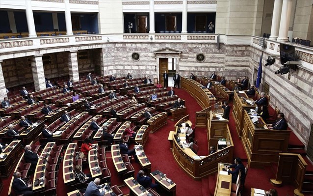 Κόντρα κυβέρνησης - αντιπολίτευσης στη Βουλή για το ΕΣΡ