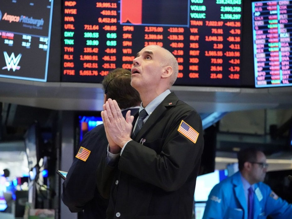 Νέες ανησυχίες για τον κοροναϊό πιέζουν τη Wall Street τη Δευτέρα