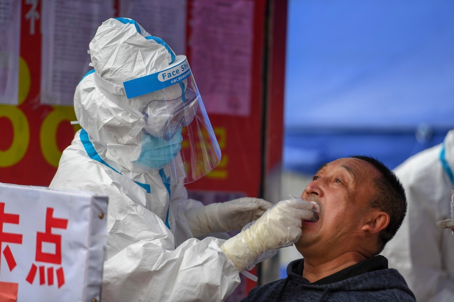 Κινέζοι ερευνητές ισχυρίζονται πως μπορούν να σταματήσουν τον κοροναϊό χωρίς εμβόλιο