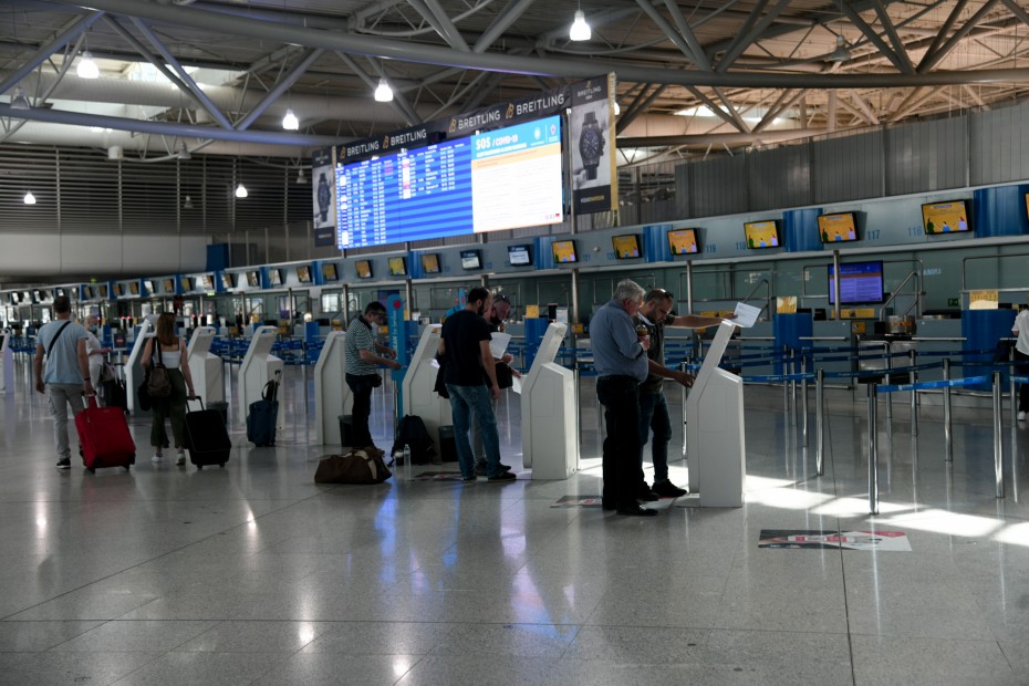 Πώς θα γίνει η σταδιακή άρση των περιορισμών στις πτήσεις προς Ελλάδα