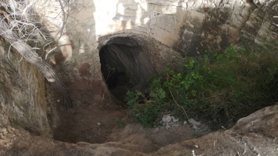 Νεκροί τέσσερις άνδρες μέσα σε σπήλαιο στο Λουτράκι