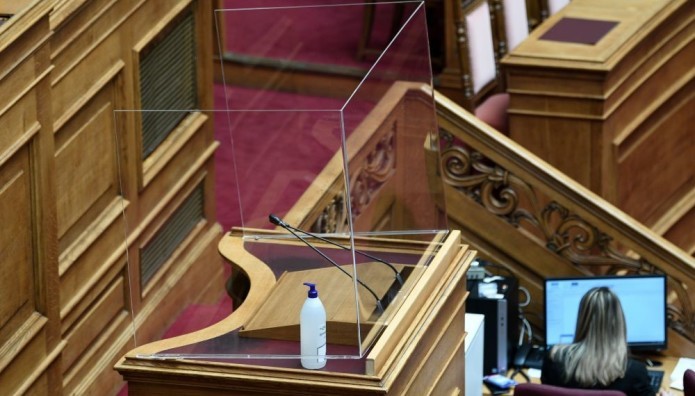 Στη Βουλή οι 2 τελευταίες ΠΝΠ για την αντιμετώπιση του κοροναϊού