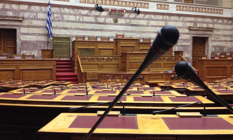 Νέα κόντρα Κεραμέως - Φίλη στη Βουλή για το νομοσχέδιο του υπ. Παιδείας
