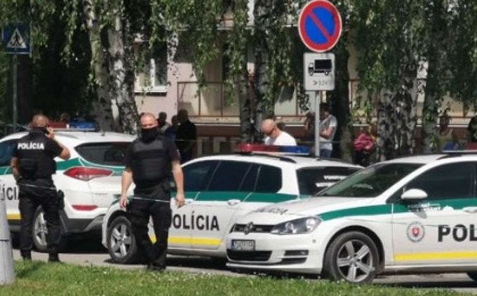 Τουλάχιστον 2 νεκροί από επίθεση με μαχαίρι σε σχολείο της Σλοβακίας
