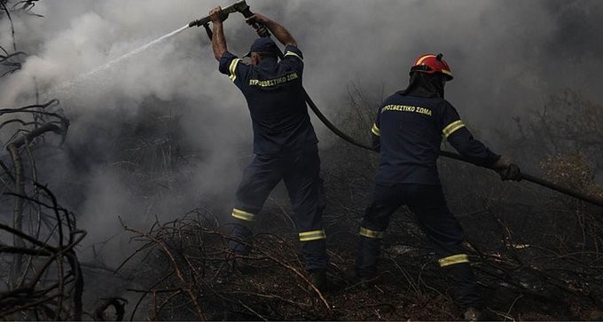 Μεγάλη πυρκαγιά στην Άνδρο - Προς εκκένωση 2 οικισμών