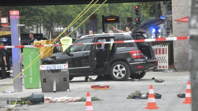 Βερολίνο: 7 τραυματίες από πτώση αυτοκινήτου πάνω σε πεζούς
