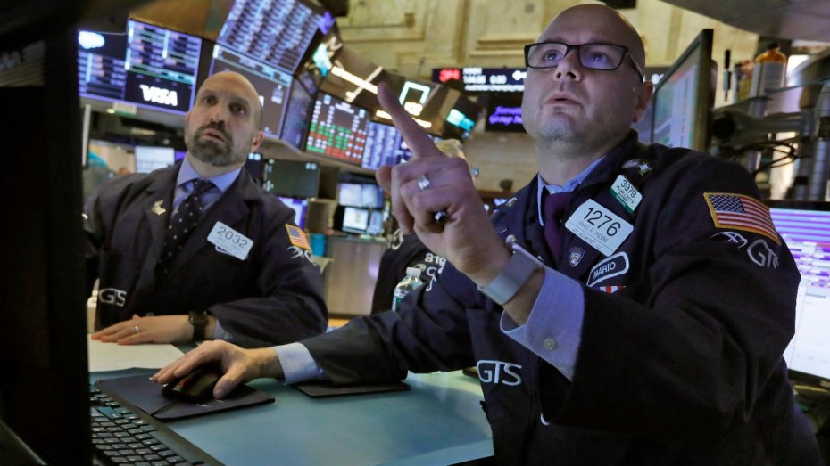 Ήπιες απώλειες στη Wall Street για το ξεκίνημα της Τρίτης