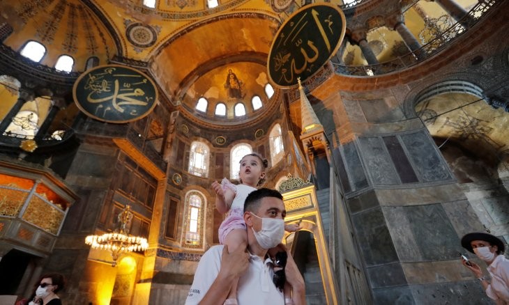 Ήπιες προειδοποιήσεις από τη Ρωσία στην Τουρκία για την Αγιά Σοφιά