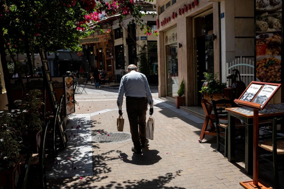 Ύφεση έως και άνω του 10% στην Ελλάδα προβλέπει το ΙΟΒΕ