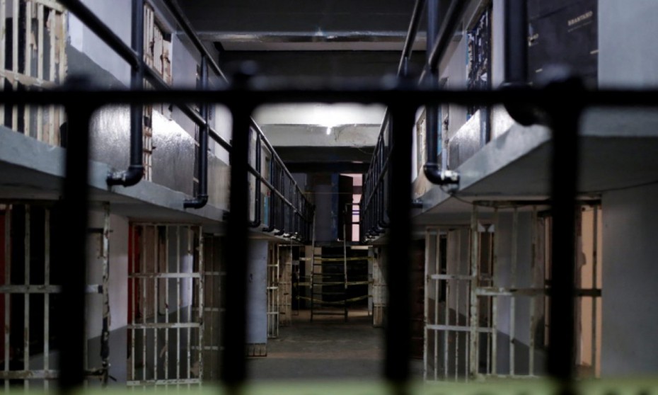 Επανέρχονται τα αυστηρά περιοριστικά μέτρα στις φυλακές για τον κορονοϊό