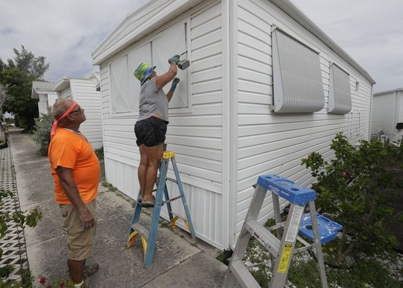 ΗΠΑ: Η τροπική καταιγίδα «Ησαΐας» φτάνει στην Φλόριντα