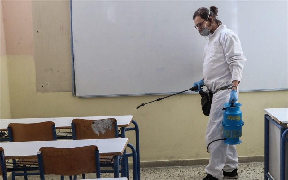 Μάσκα και εκ περιτροπής λειτουργία τα «όπλα» για το άνοιγμα των σχολείων