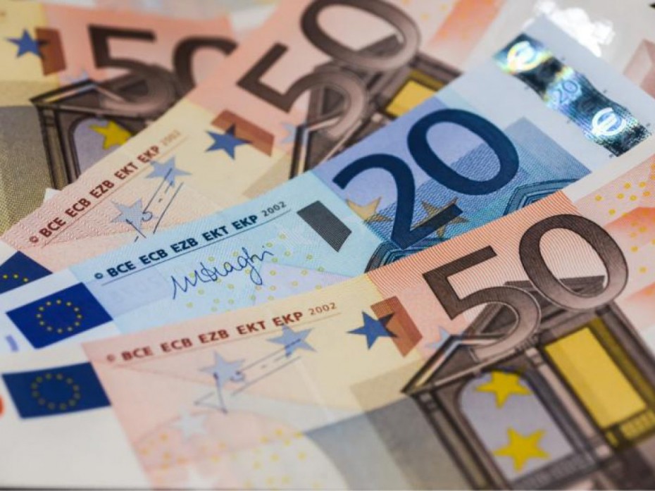 Πάνω από 2,4 δισ. ευρώ τα «φέσια» του Δημοσίου τον Ιούνιο