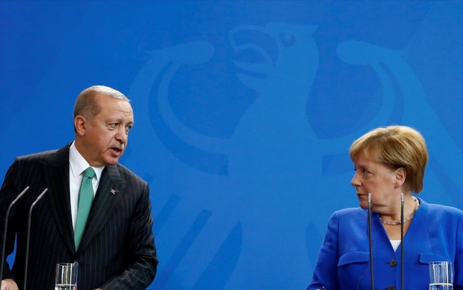 Διάλογο «δείχνει» η Μέρκελ όσο ο Ερντογάν προκαλεί