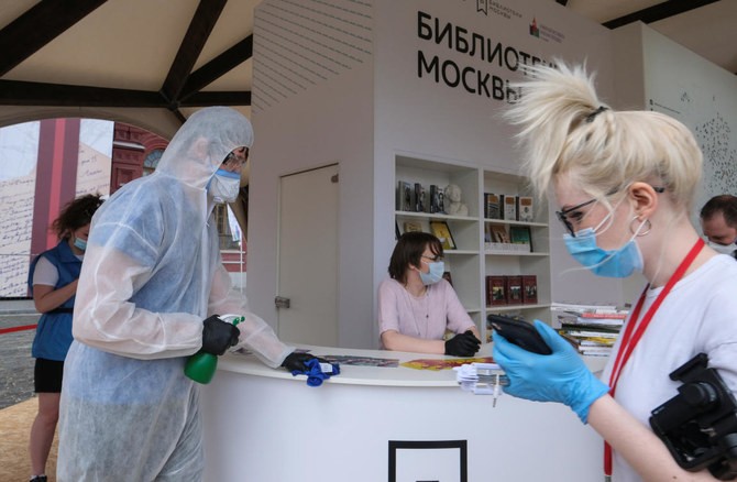 Ξεπερνούν τις 8.000 τα νέα κρούσματα του κορονοϊού στη Ρωσία