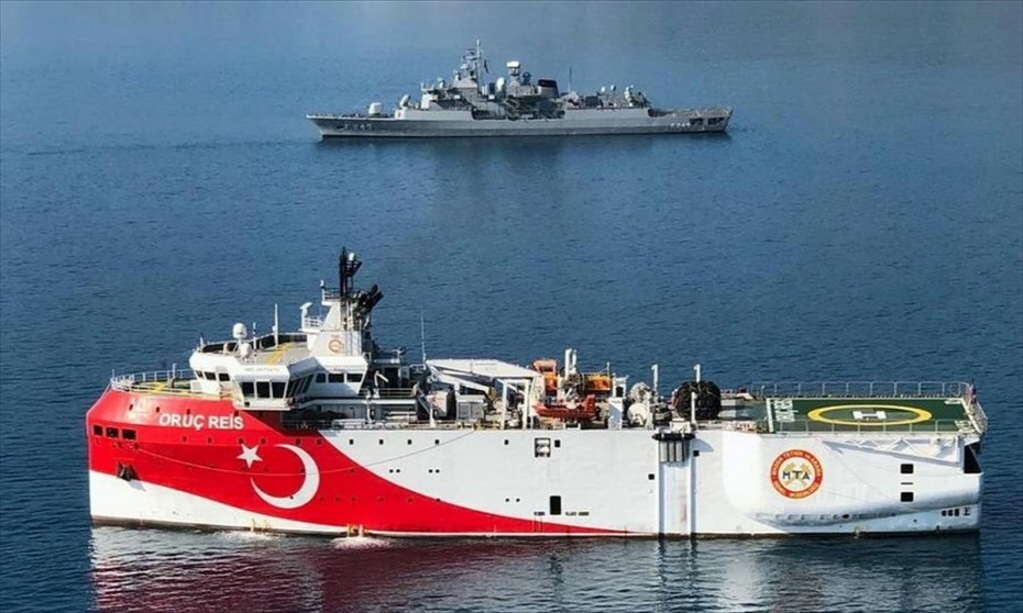 Μετά την αποχώρηση του Oruc Reis, η Τουρκία σηκώνει τους τόνους προς Ελλάδα και Κύπρο