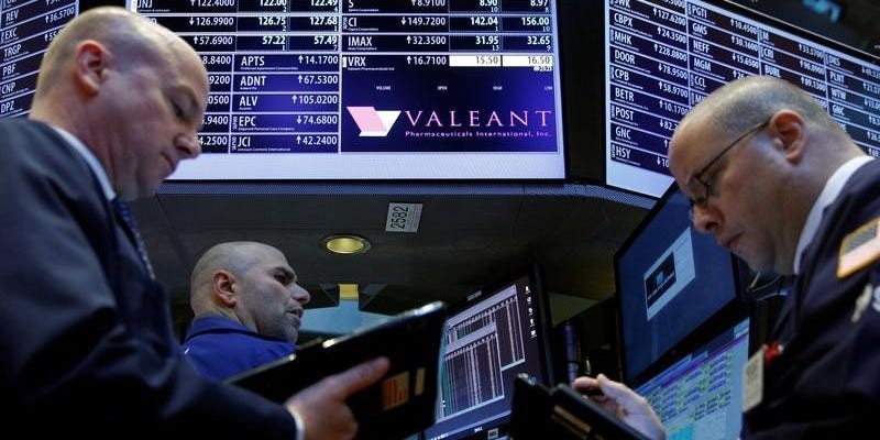 Πτώση στη Wall Street, παρά τα αμερικανικά μάκρο