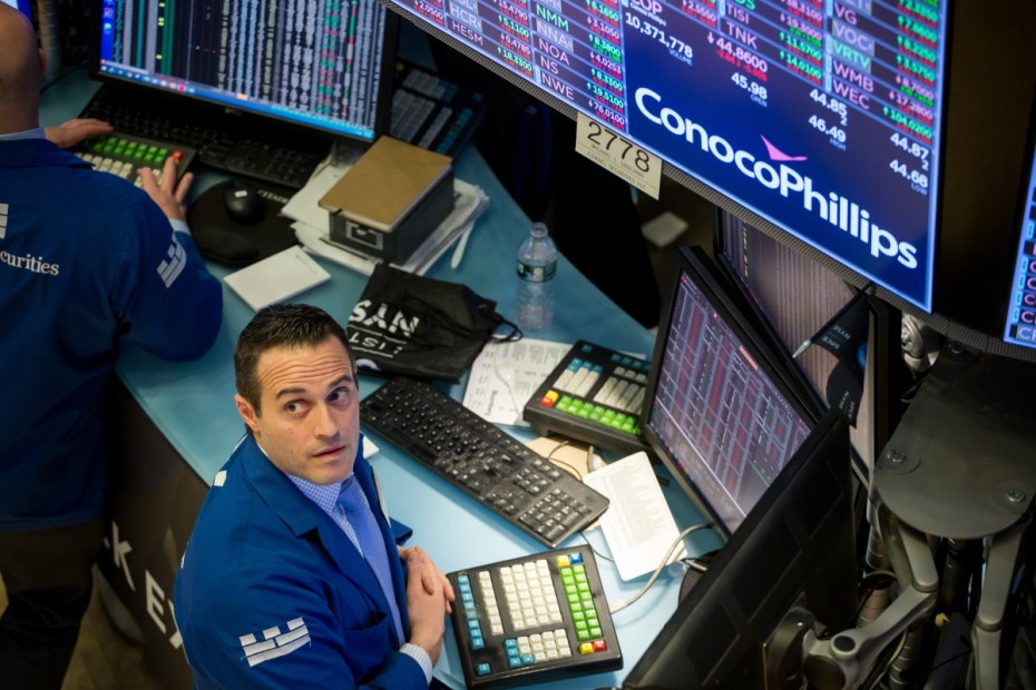 Σε κλοιό νέων πιέσεων η Wall Street για την Παρασκευή
