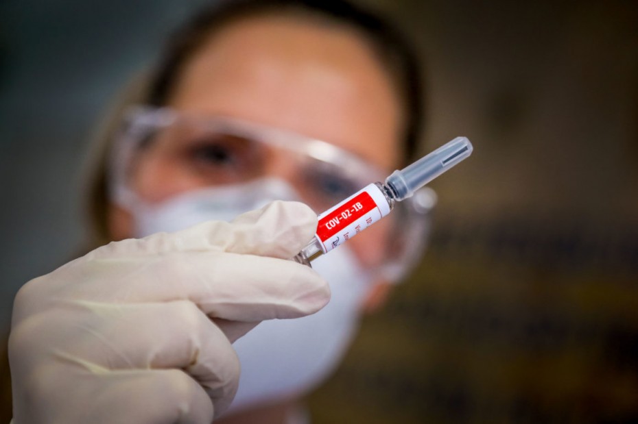 Βρετανία: Δοκιμές εμβολίων κορονοϊού σε εθελοντές που θα μολυνθούν εσκεμμένα