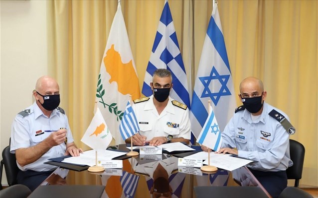 Έπεσαν υπογραφές για τη στρατιωτική συνεργασία Ελλάδας-Κύπρου-Ισραήλ