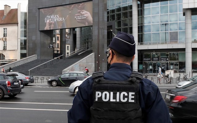 Είμαστε σε πόλεμο εναντίον της ισλαμικής τρομοκρατίας, τονίζει η Γαλλία