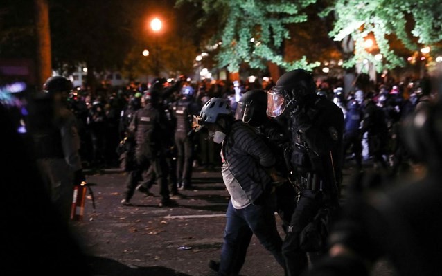 Συγκρούσεις της αστυνομίας με διαδηλωτές στο Πόρτλαντ των ΗΠΑ