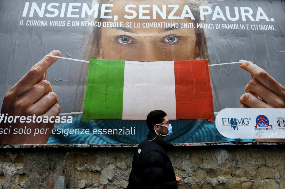 Η Ιταλία επιβάλλει υποχρεωτική χρήση μάσκας και σε ανοικτούς χώρους