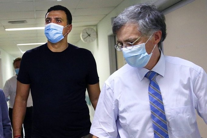 Κικίλιας και Τσιόδρας επισκέφθηκαν την τραυματισμένη νοσηλεύτρια στο «Αττικόν»