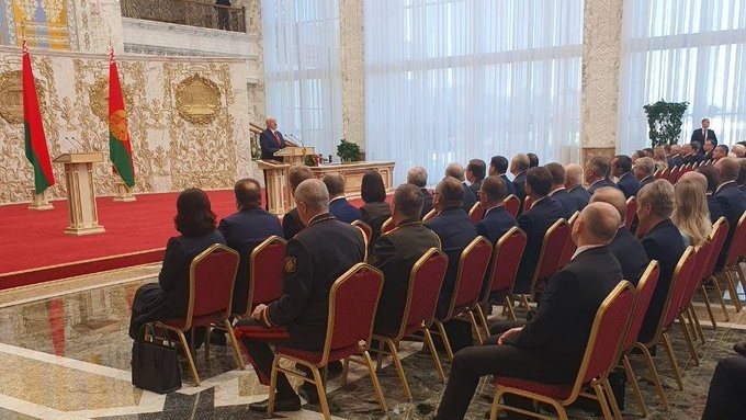 Ο Λουκασένκο ορκίστηκε ξανά πρόεδρος της Λευκορωσίας