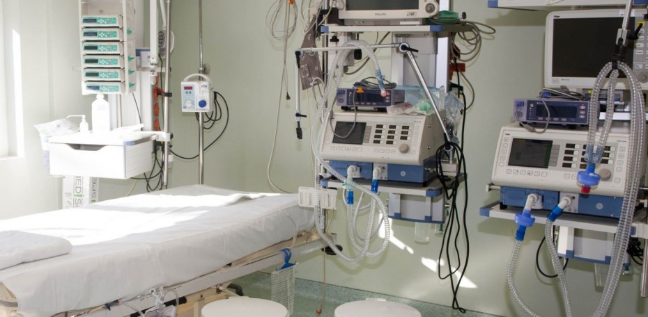 Φρακάρουν τα νοσοκομεία με τον Covid-19 σε επικίνδυνη έξαρση