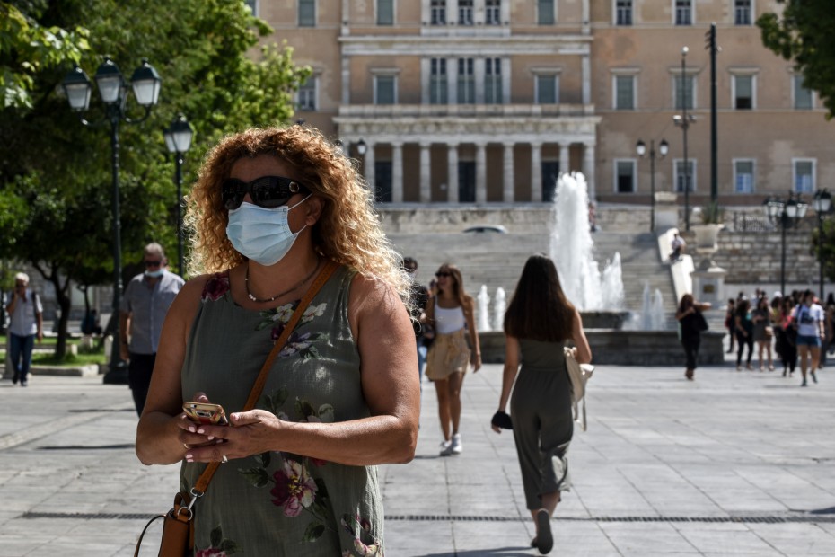 Σενάρια για μέτρα α λα Παρίσι και μάσκα έως το 2022