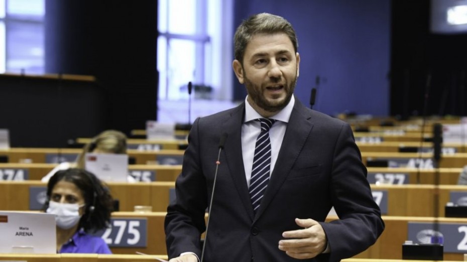 Ο Ανδρουλάκης ζητά τον αποκλεισμό του Λαγού από το Ευρωκοινοβούλιο