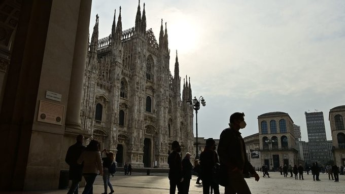 Ξανά ρεκόρ κρουσμάτων κορονοϊού στην Ιταλία, με άνω των 16.000 νέων μολύνσεων
