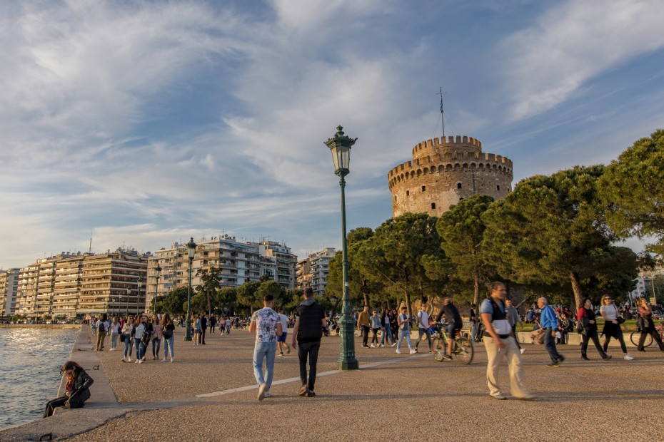 Σε κλοιό νέων μέτρων η Θεσσαλονίκη - Ανησυχία Τσιόδρα για τα αυξημένα κρούσματα