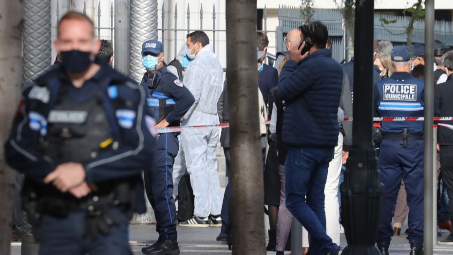 Μπαράζ τρομοκρατικών επιθέσεων κατά της Γαλλίας