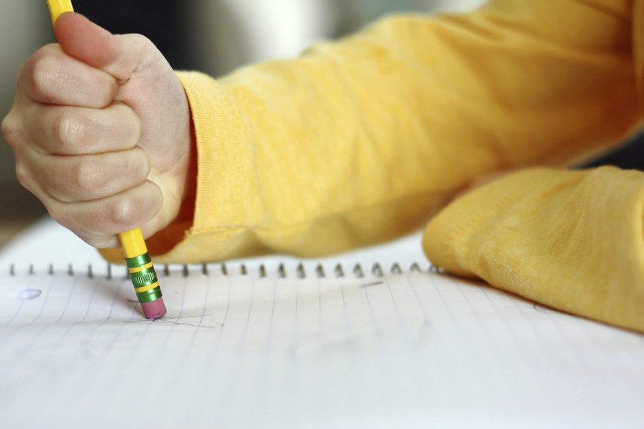 Έρευνα: Εξυπνότερα τα παιδιά που γράφουν με τον παραδοσιακό τρόπο αντί του πληκτρολογίου