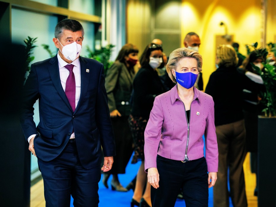 Εκτός Συνόδου η Ούρσουλα φον ντερ Λάιεν - Θετικός στον ιό συνεργάτης της