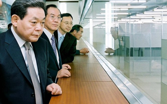 Πέθανε ο πρόεδρος της Samsung Λι Κουν Χι