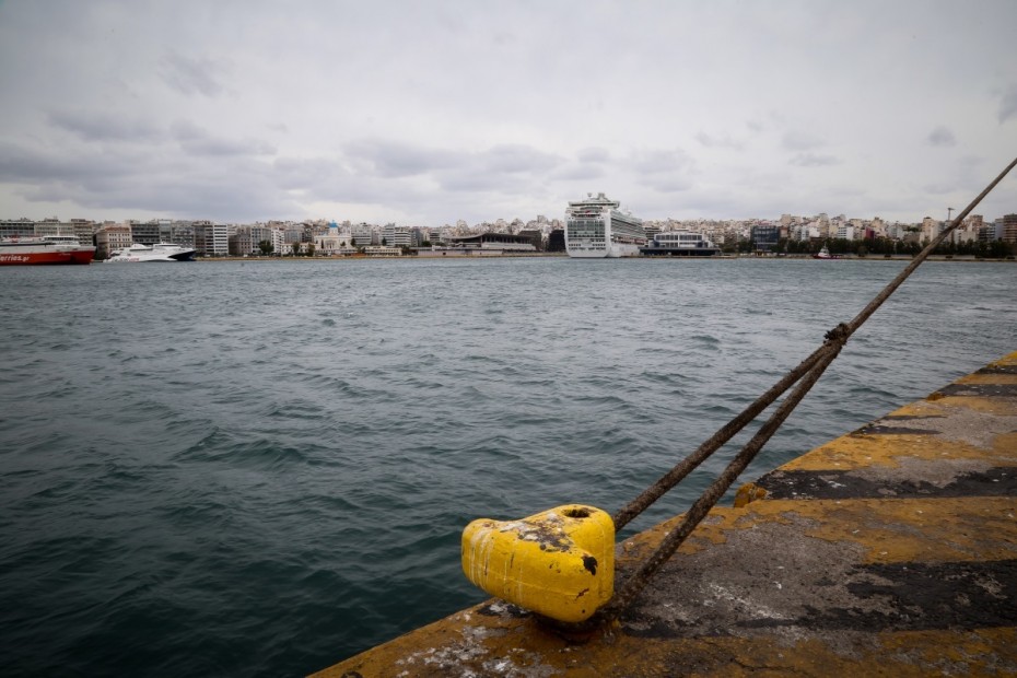 Βυθίζεται το «Καλλιστώ» έξω από το λιμάνι του Πειραιά 