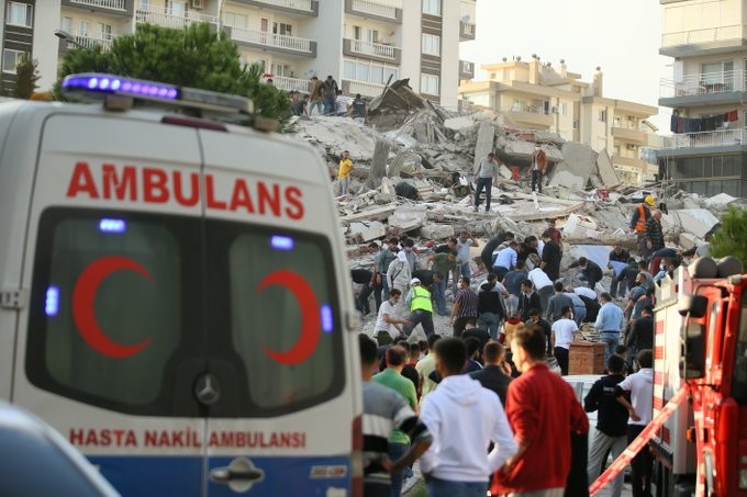 Αυξάνονται θύματα και νεκροί από το σεισμό στην Τουρκία