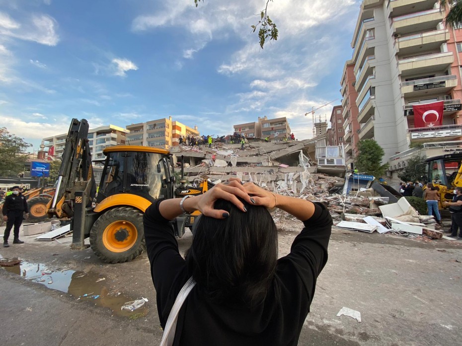 Τουλάχιστον 12 οι νεκροί από το σεισμό στη Σμύρνη της Τουρκίας