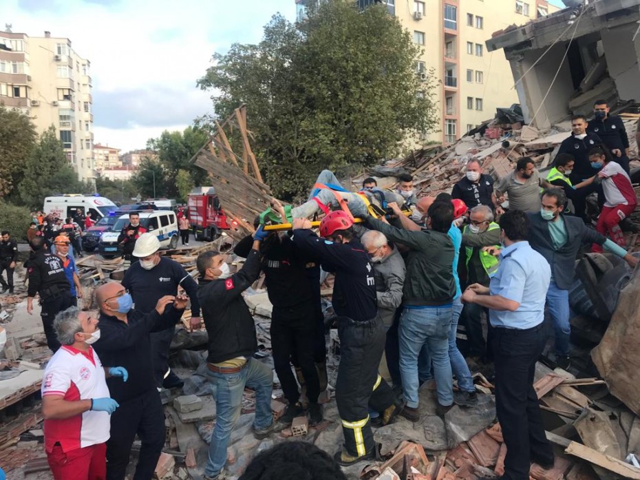Σεισμός στην Τουρκία: Τουλάχιστον 4 νεκροί και 120 τραυματίες στη Σμύρνη