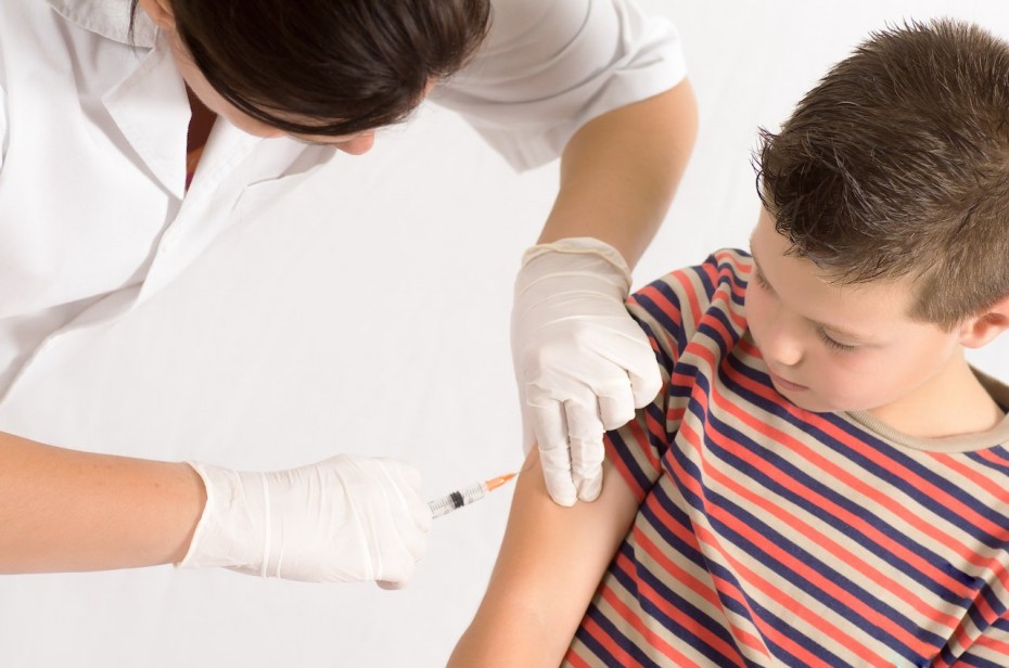 Έρευνα: Το τριπλό παιδικό εμβόλιο μειώνει την πιθανότητα να νοσήσει κάποιος με Covid-19