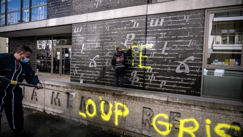 Γαλλία: «Παράνομοι» οι Γκρίζοι Λύκοι - Συνεχίζονται οι επιθέσεις