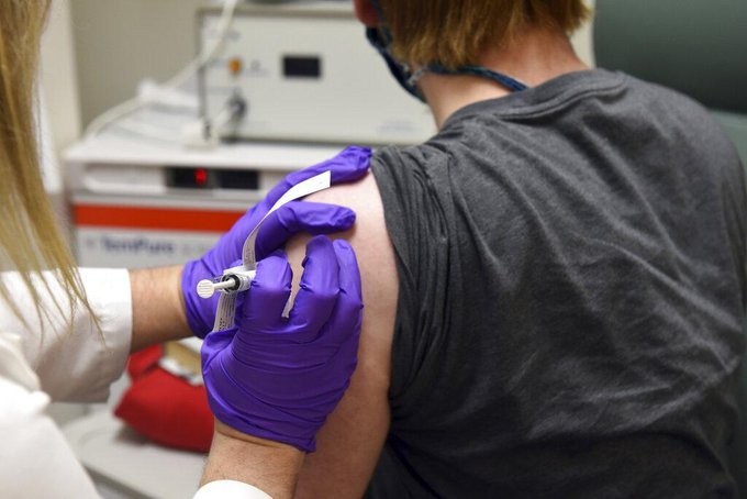 Η Παγώνη ζητά την εμπιστοσύνη του κόσμου για το εμβόλιο κατά του κορονοϊού