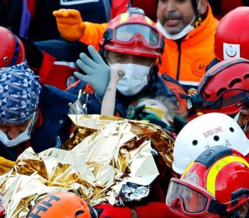 Έφτασαν τους 109 οι νεκροί από το σεισμό στη Σμύρνη της Τουρκίας