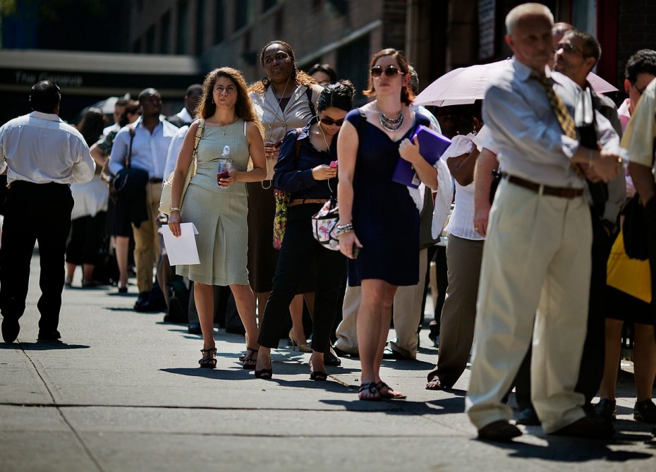 Συνεχίζουν πτωτικά οι αιτήσεις για επιδόματα ανεργίας στις ΗΠΑ