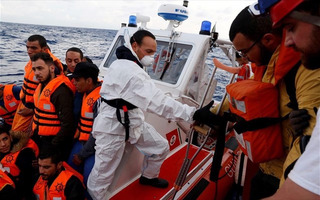 Τουλάχιστον 74 μετανάστες νεκροί σε ναυάγιο ανοιχτά της Λιβύης